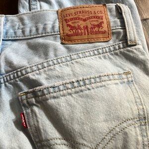 Light Wash Levi’s